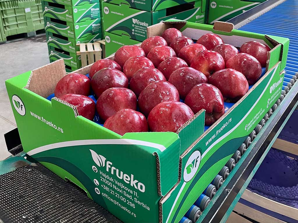 gajba sa crvenim jabukama